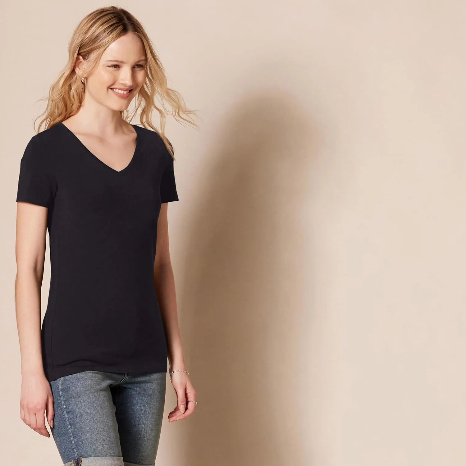 Amazon Essentials Women's Classic-Fit Short-Sleeve V-Neck T-Shirt, Multipacks
