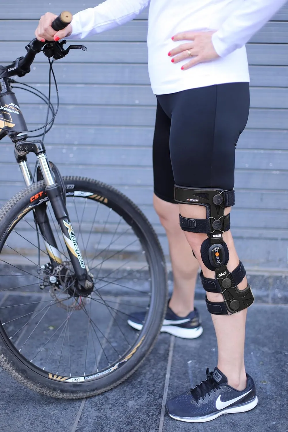 Knee Brace for Women & Men for Acl/Pcl/Mcl, Meniscus Tear, Ligament/Sports Injuries, Arthritis (OA), Knee Joint Pain Relief & Support (Black, Size-4) CHECK SIZE CHART FOR BEST FIT (PIC 2&3)