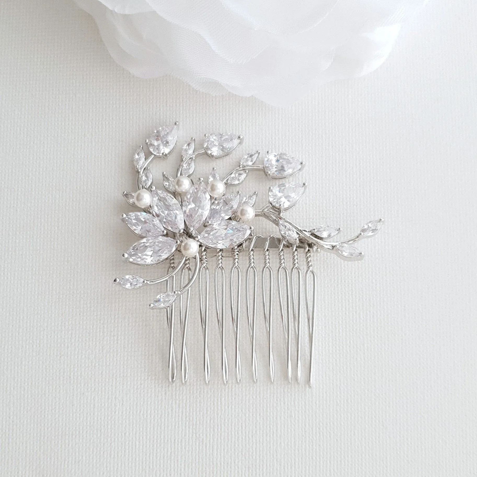 Petite Flower Bridal Hairpiece in Gold- Kika