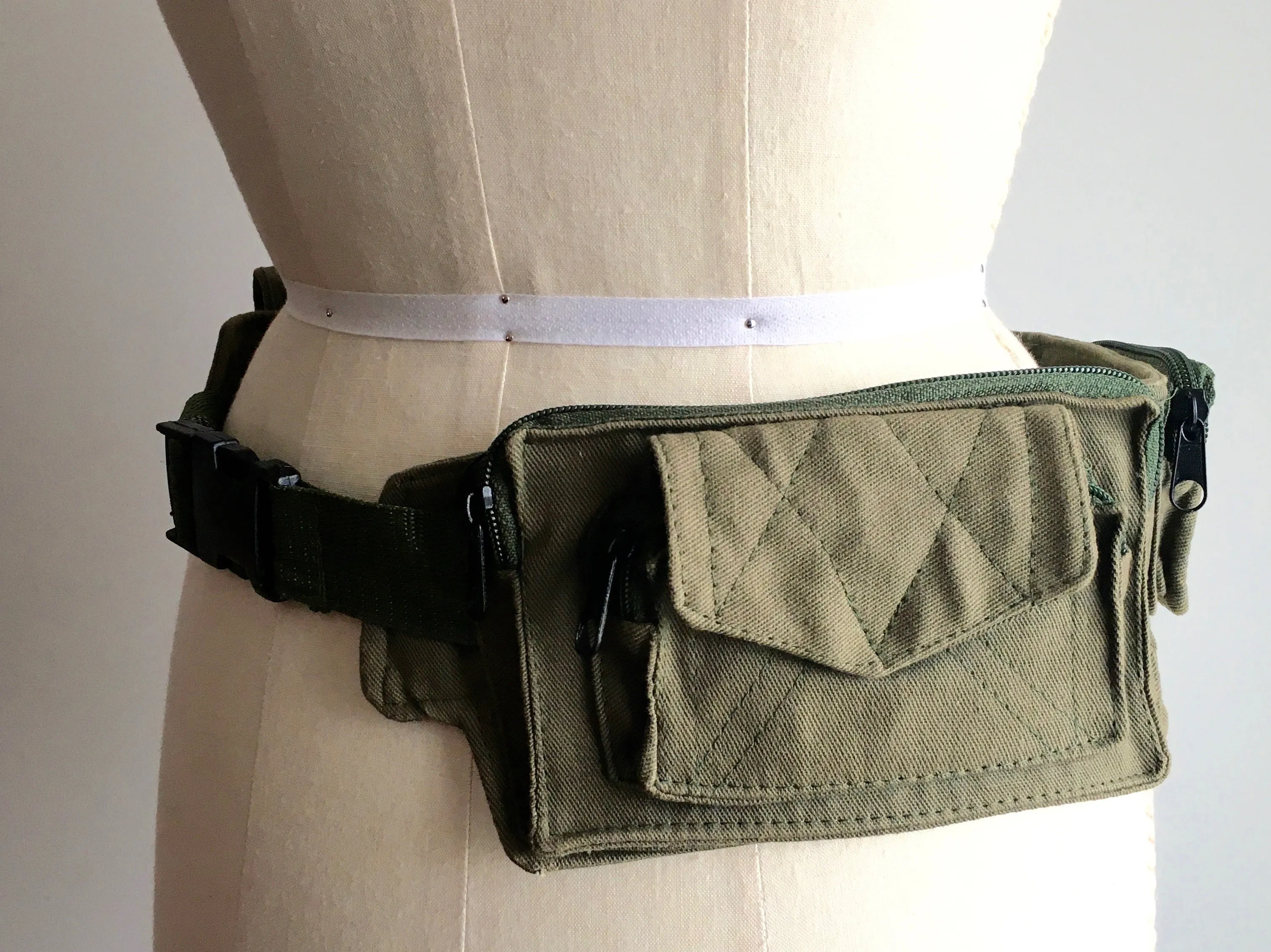 VINTAGE Women's khaki utility belt, Adjustable